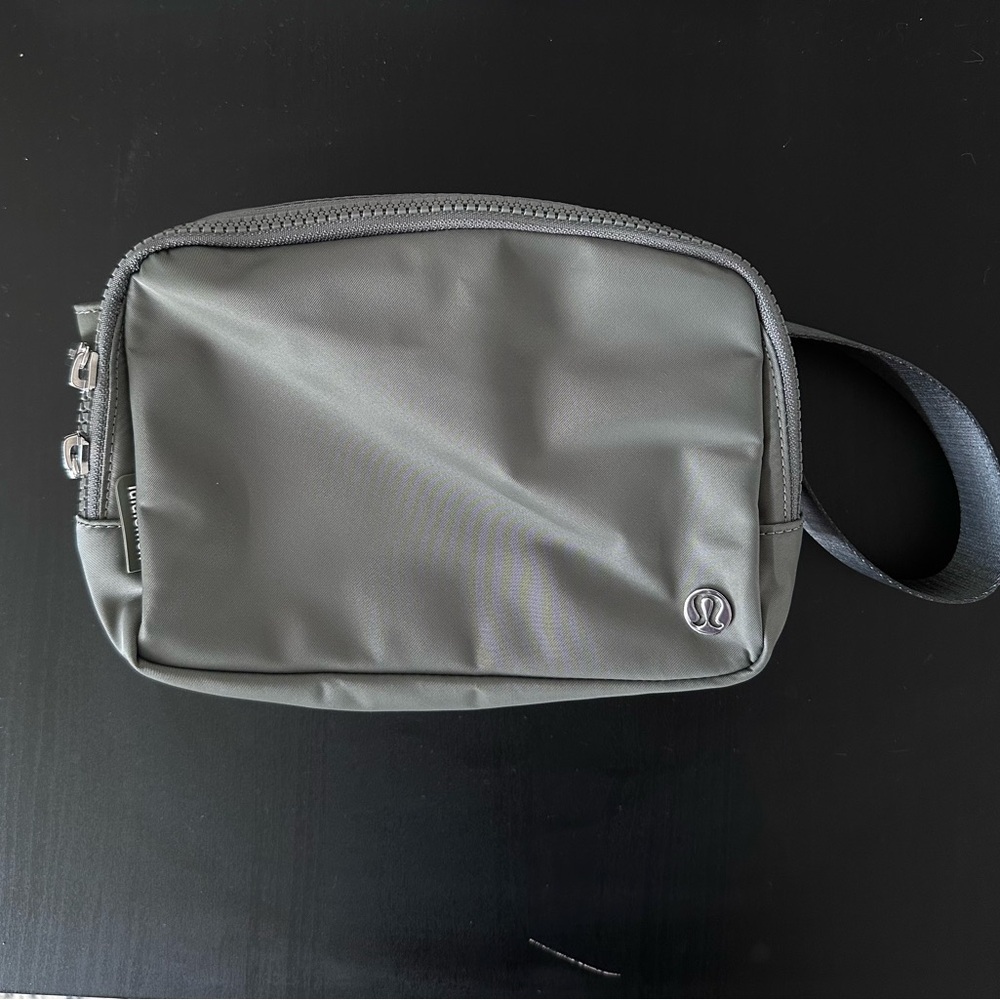Lululemon Army Green Everywhere Belt Bag 2L